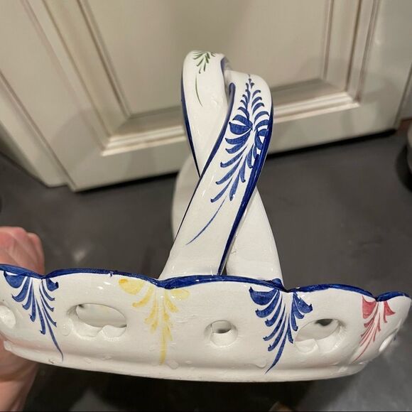 Hand painted Portuguese Majolica glaze ceramic floral braid Easter basket RCCL - Picture 3 of 6